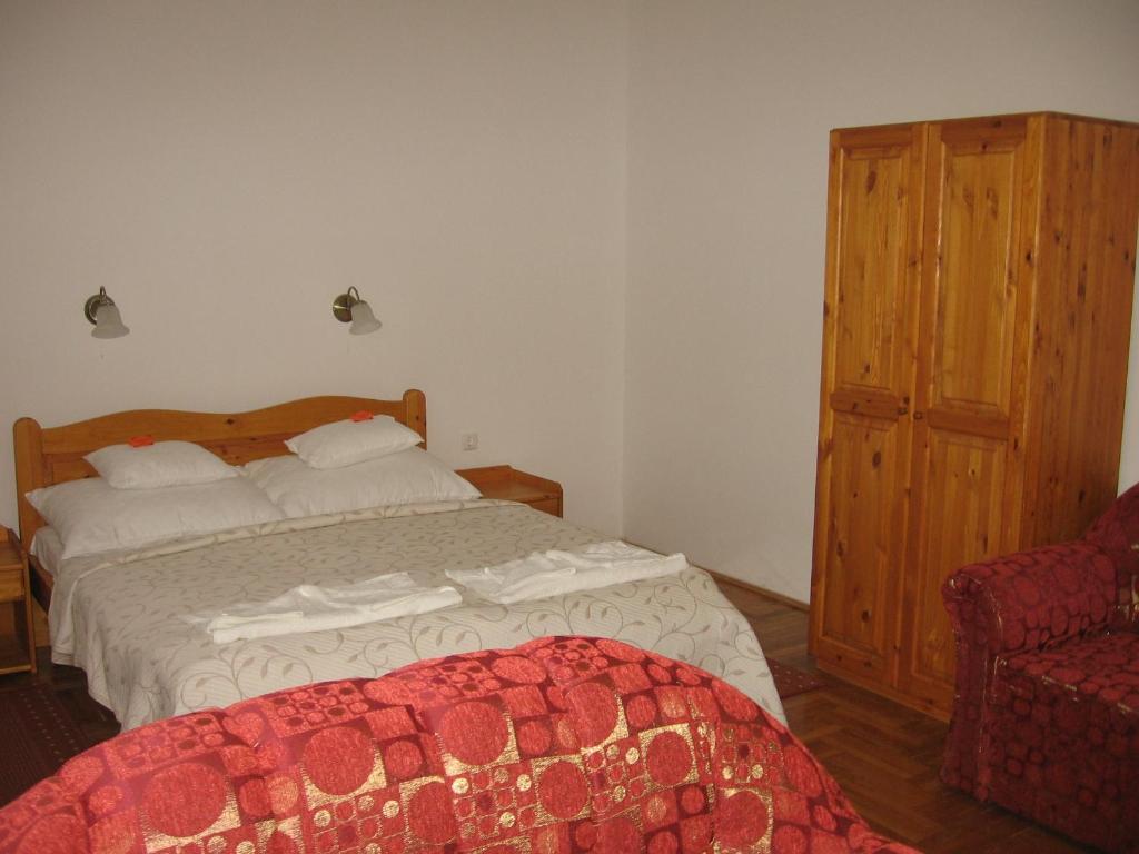 Mater Salvatoris House Ξενοδοχείο Gödöllő Δωμάτιο φωτογραφία