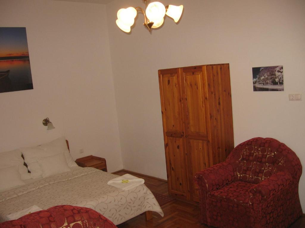 Mater Salvatoris House Ξενοδοχείο Gödöllő Δωμάτιο φωτογραφία